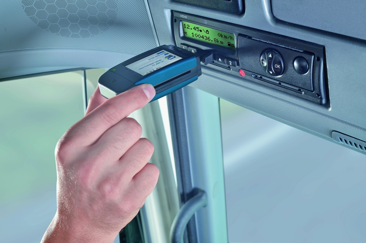 DLKPro S czytnik VDO do tachografow inteligentnych Functions reading driver card inserted in the tachograph reading driver card inserted in the device slot tachograph reading reading times reminder