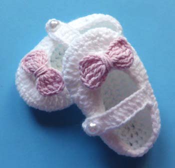 BUCIKI SZYDEŁKOWE niemowlęce CHRZEST rękodzieło Kolor biały