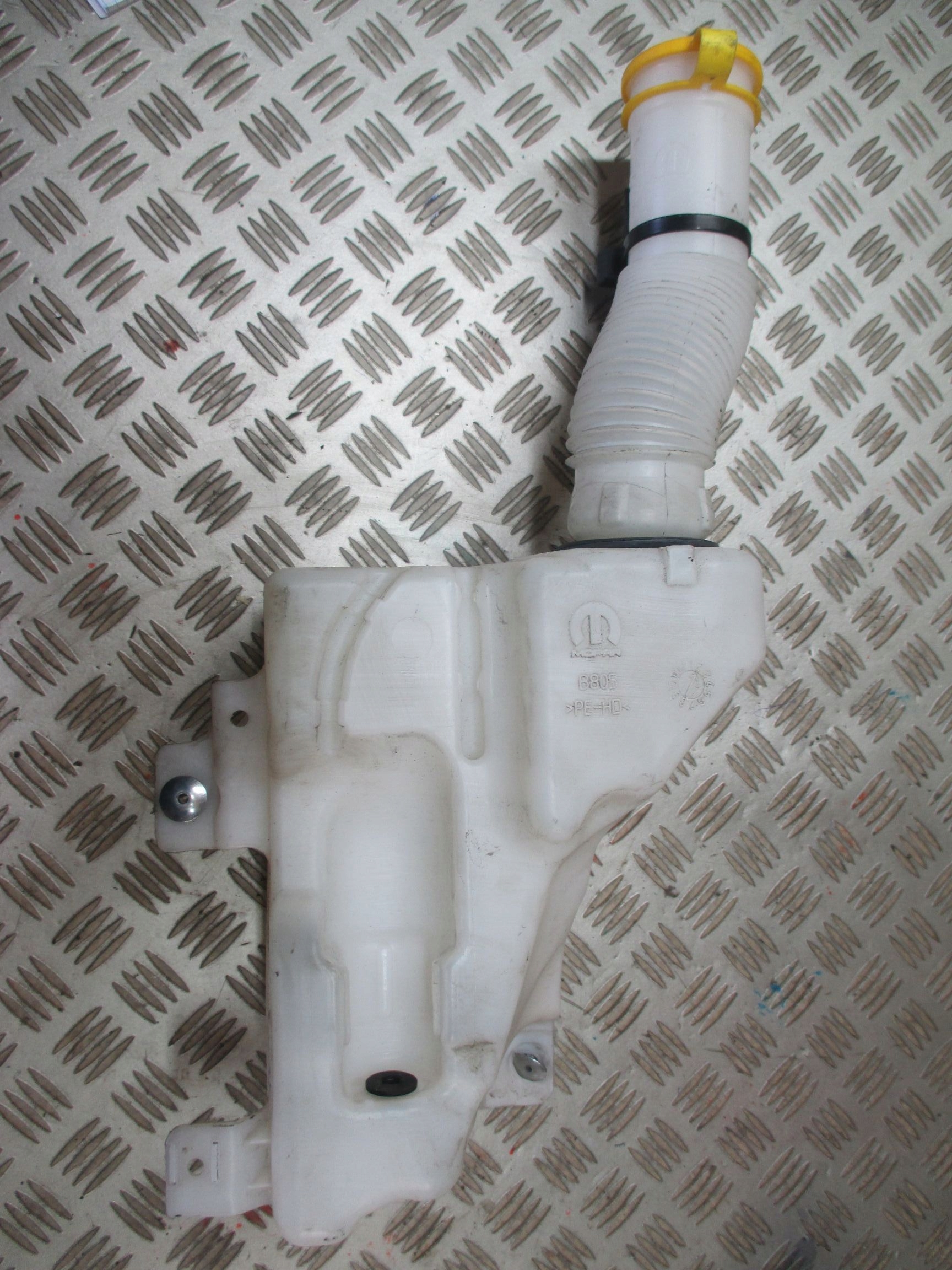 washer fluid tank FIAT 500X 2014R->
