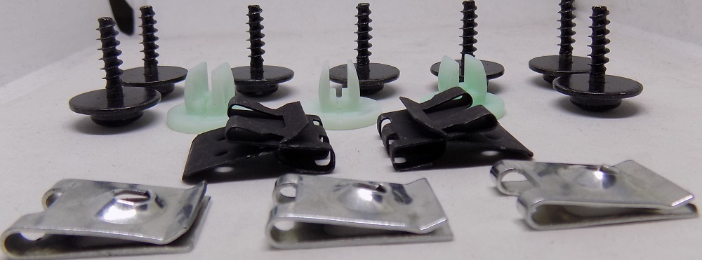 FORD FOCUS II C MAX ZESTAW SPINEK OSŁONY ŚRUBY Strona zabudowy przód