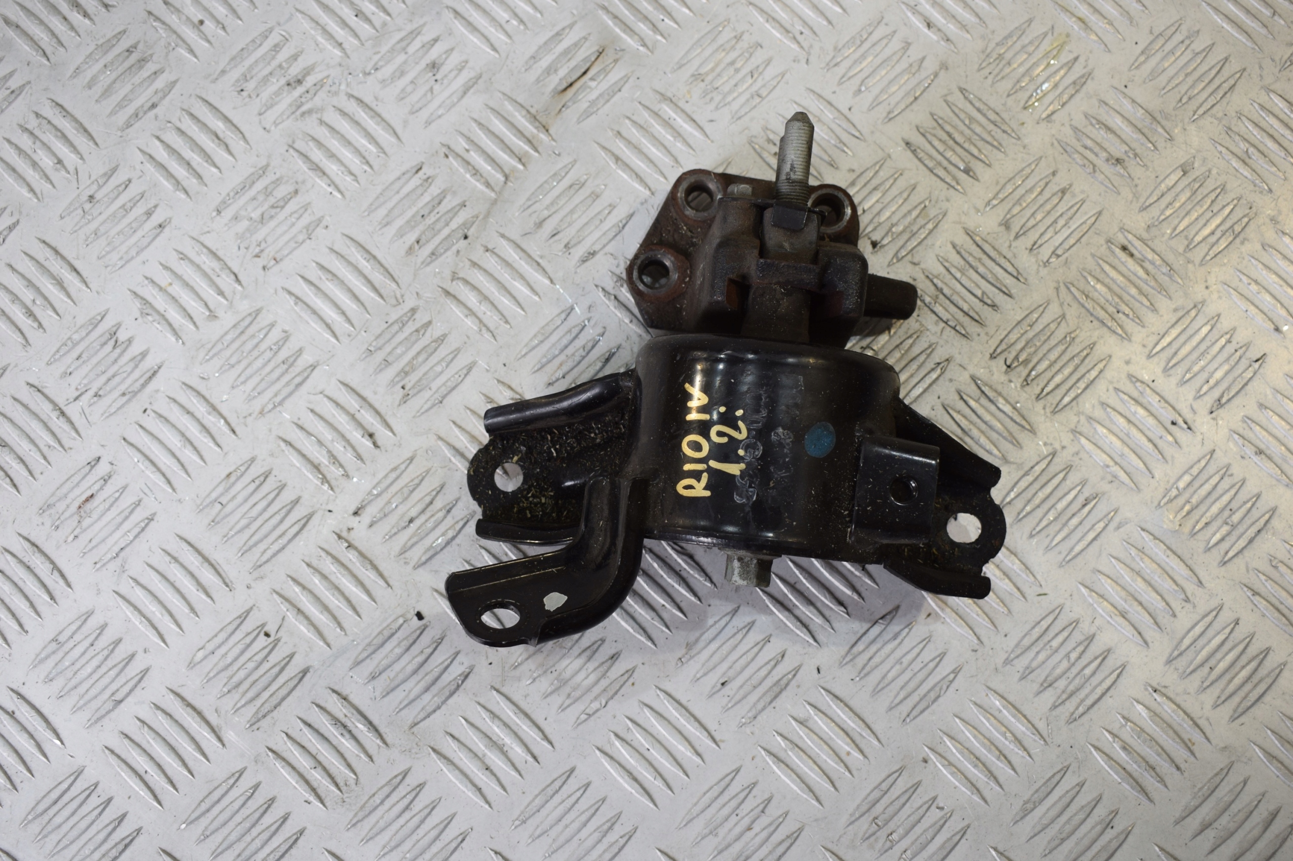 holder engine mount RIO IV 4 2012