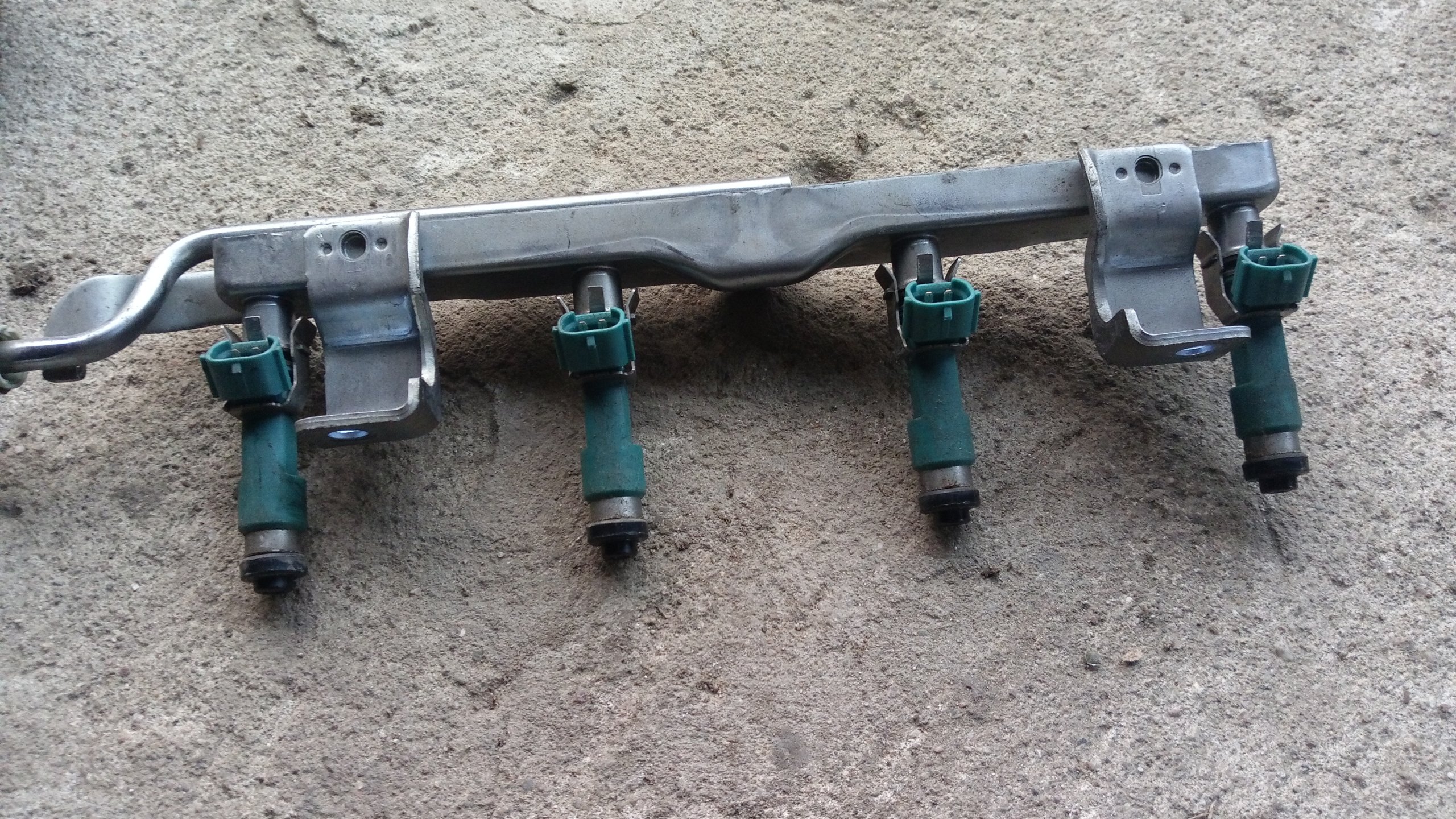 mazda 2 DE 07-14 1.3 1.5 b ФОРСУНКА топливная рейка