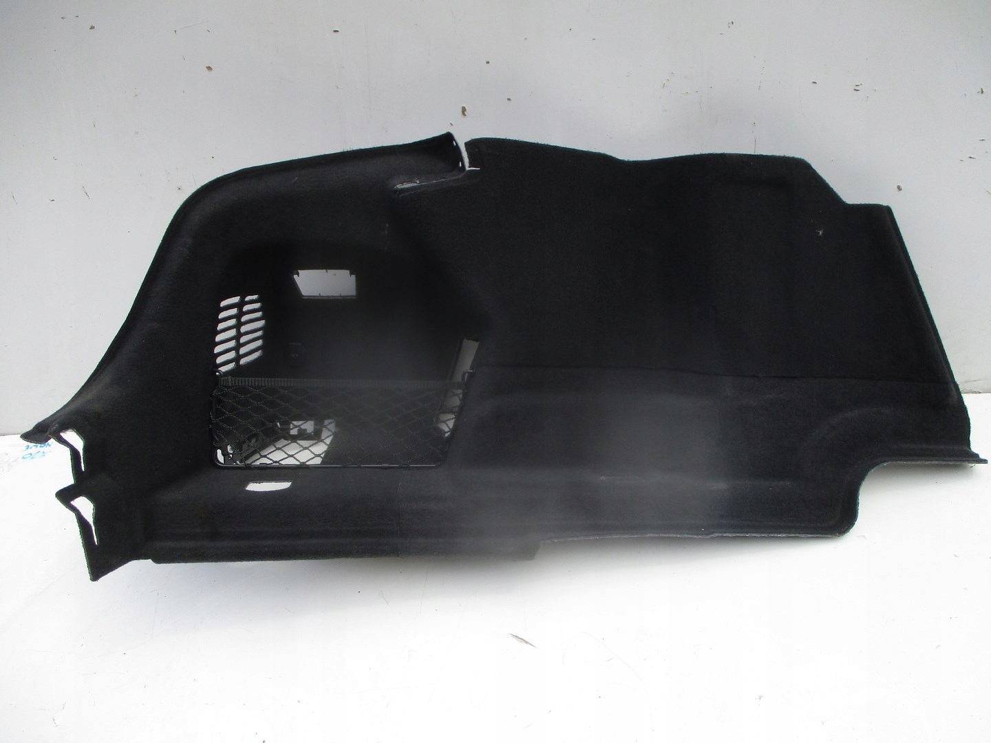 Tapicerka boczek bagaznika AUDI A8 4N0 17R LONG