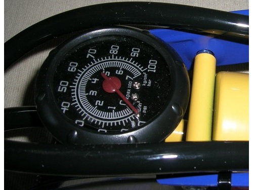 GOODYEAR POMPKA SAMOCHODOWA NOZNA DO KOL OPON TLOK EAN 4008153755231