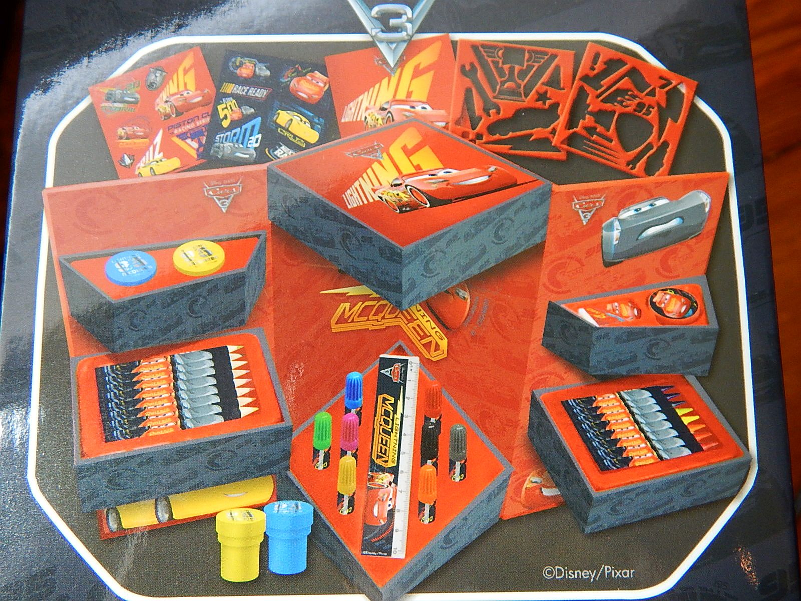 zestaw STEMPLE NAKLEJKI SZABLONY AUTA CARS 3 Płeć Chłopcy