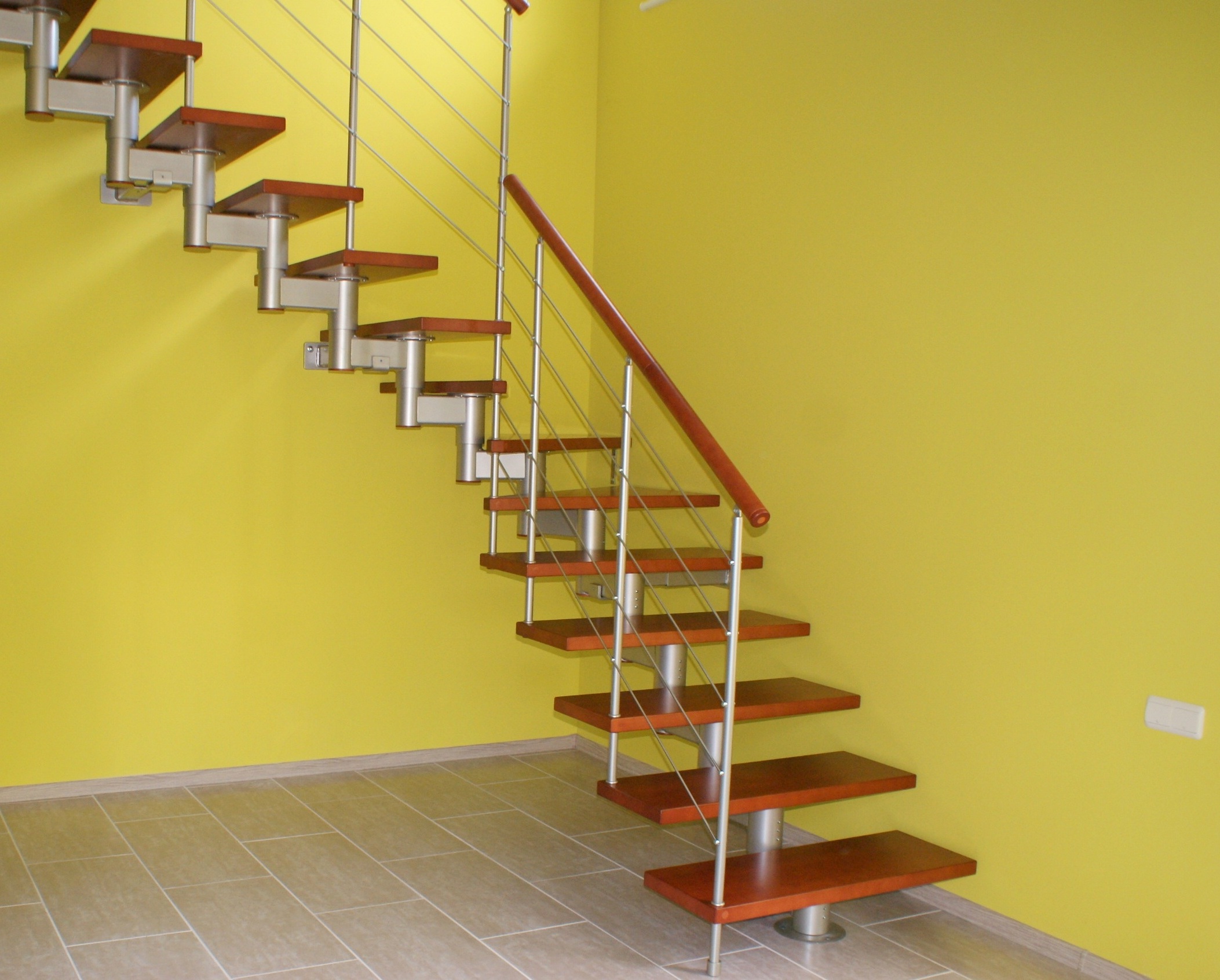 Уровень лестница. Модульная лестница Фаворит (с поворотом 90 градусов). Лестница модульная кв-90. Лестницы Украина. Конфигурация лестниц фото.