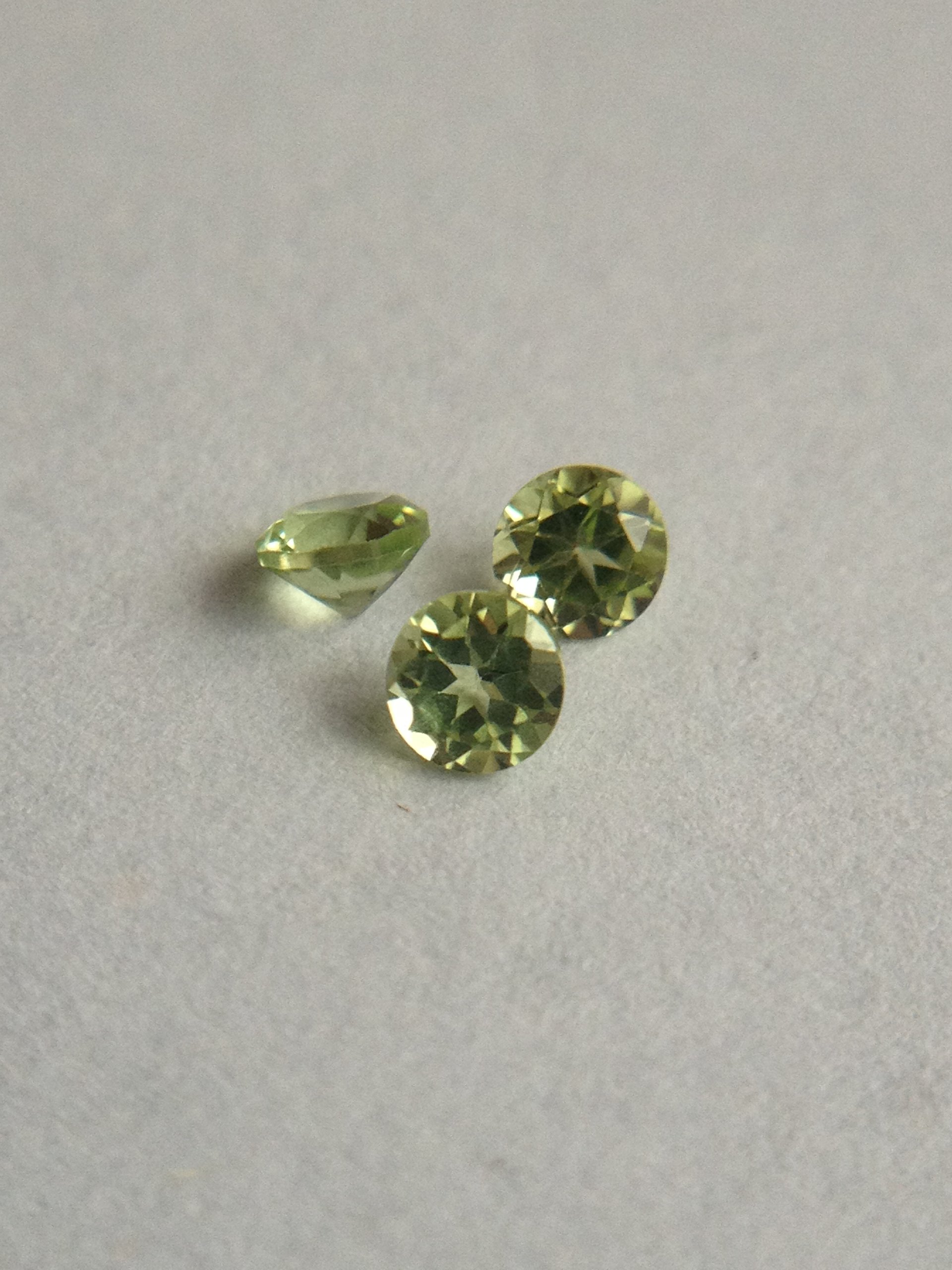PERYDOT NATURALNY O ŚREDNICY 5 mm SZTUKA!!!!!!!!! 6740891804