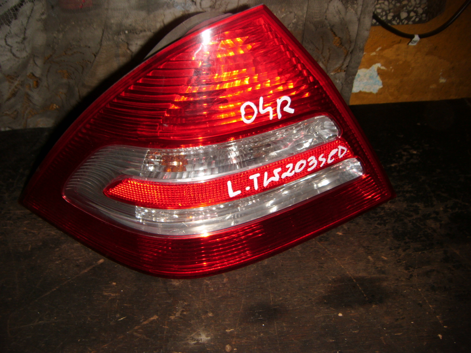 Mercedes W203 C klasa 00 07 SEDAN lampa tylna STOP LED