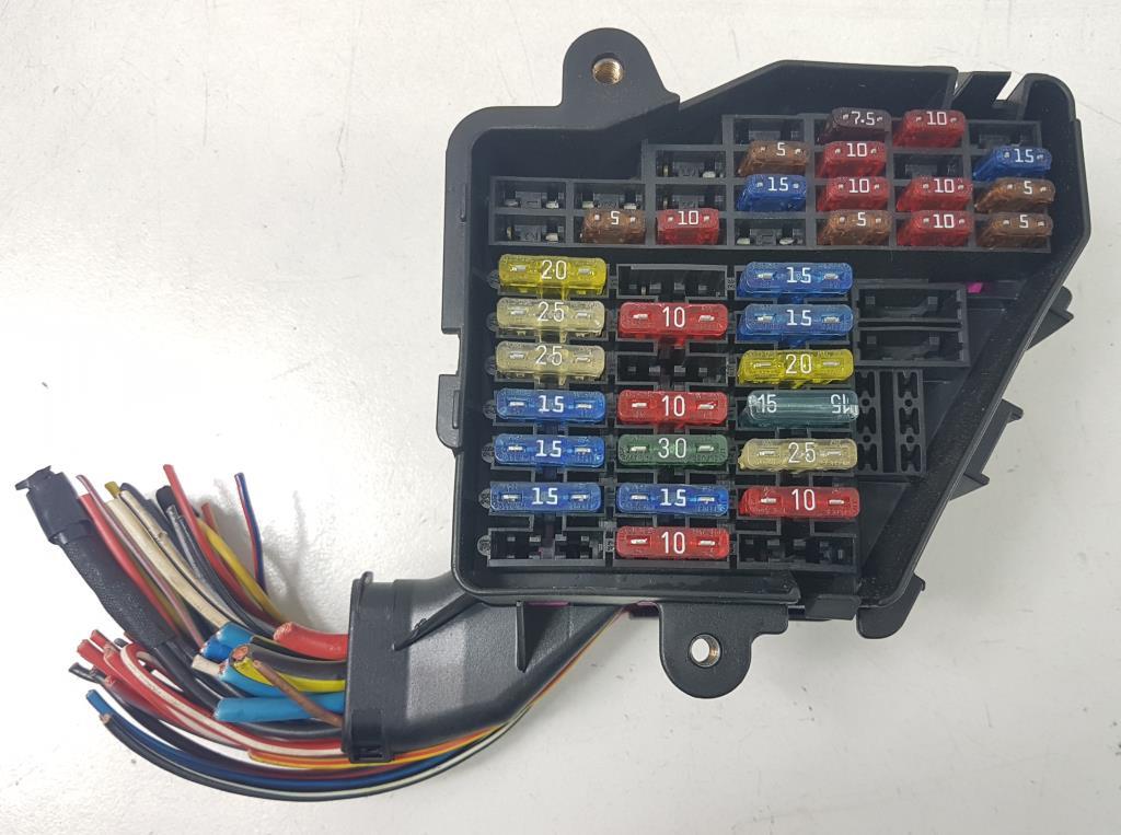 SKRZYNKA BEZPIECZNIKÓW VW GOLF IV 1.4 16V 7112860277 oficjalne archiwum allegro
