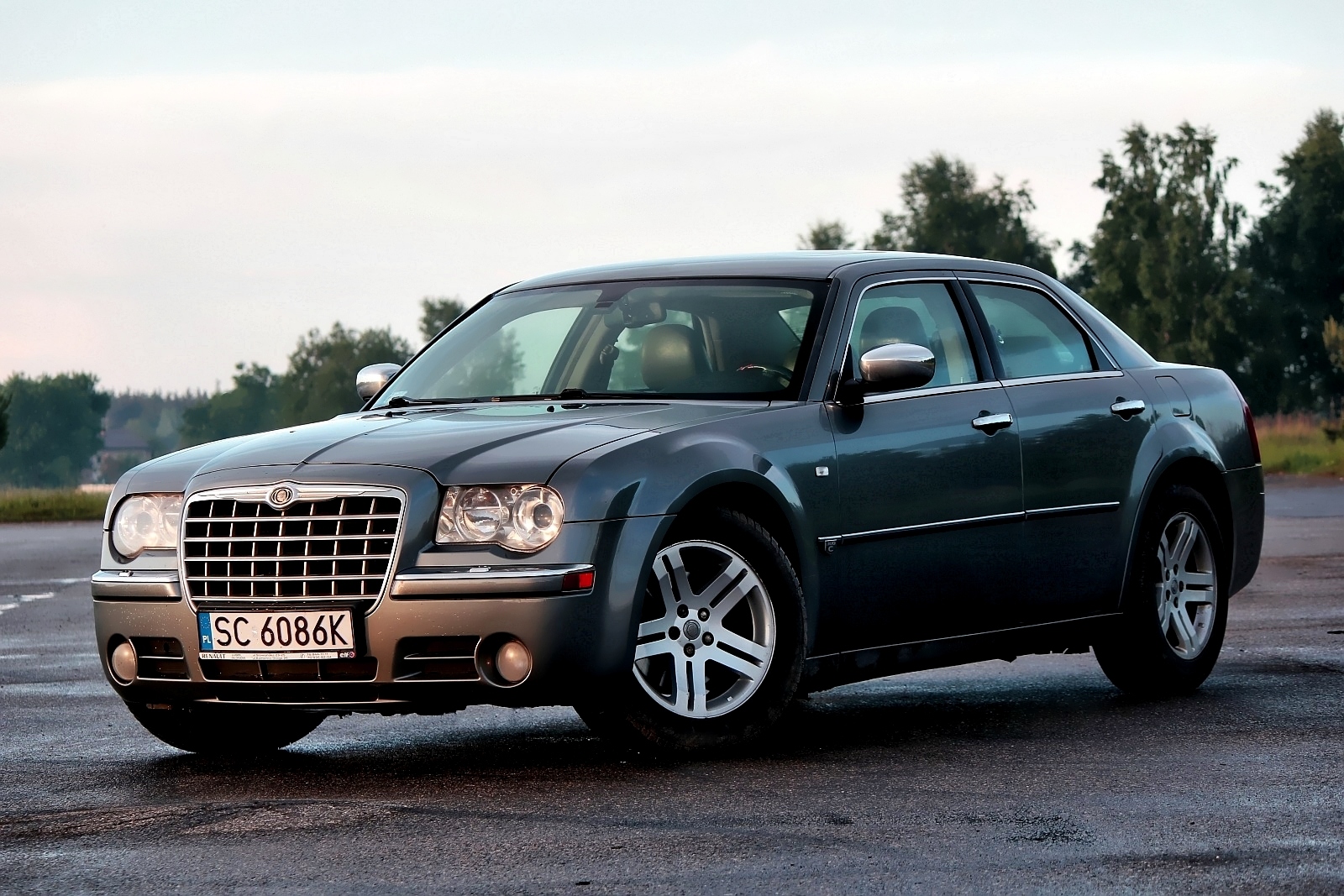 Chrysler 300C V8 5,7 340KM - 7596539830 - oficjalne archiwum allegro