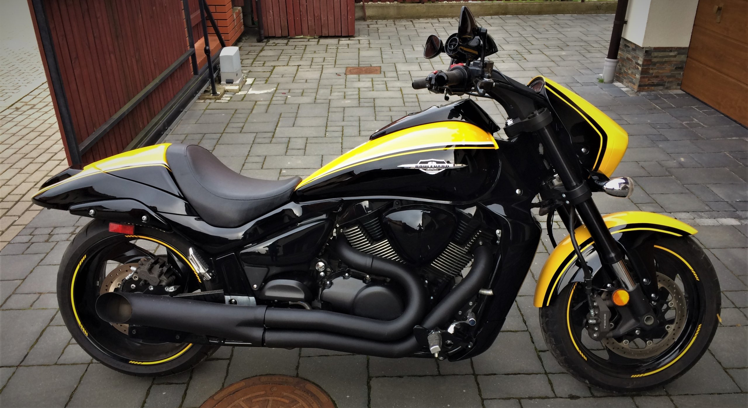 Suzuki vzr1800 boulevard