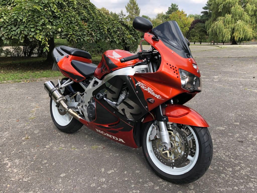 Honda CBR 900 RR FireBlade Doinwestowany Warto