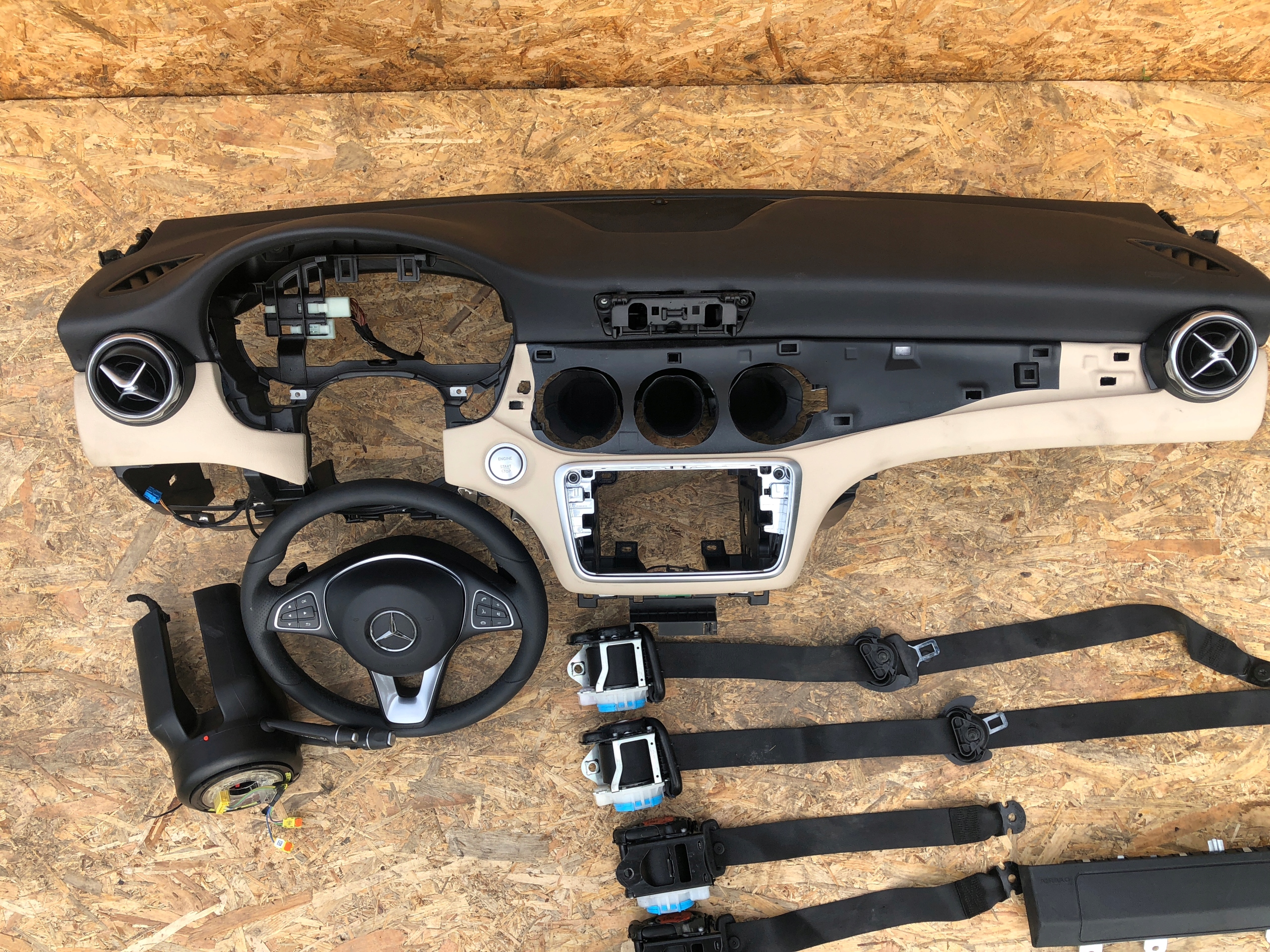 Mercedes GLA w156 Deska Airbag Pasy 7453375078 oficjalne archiwum