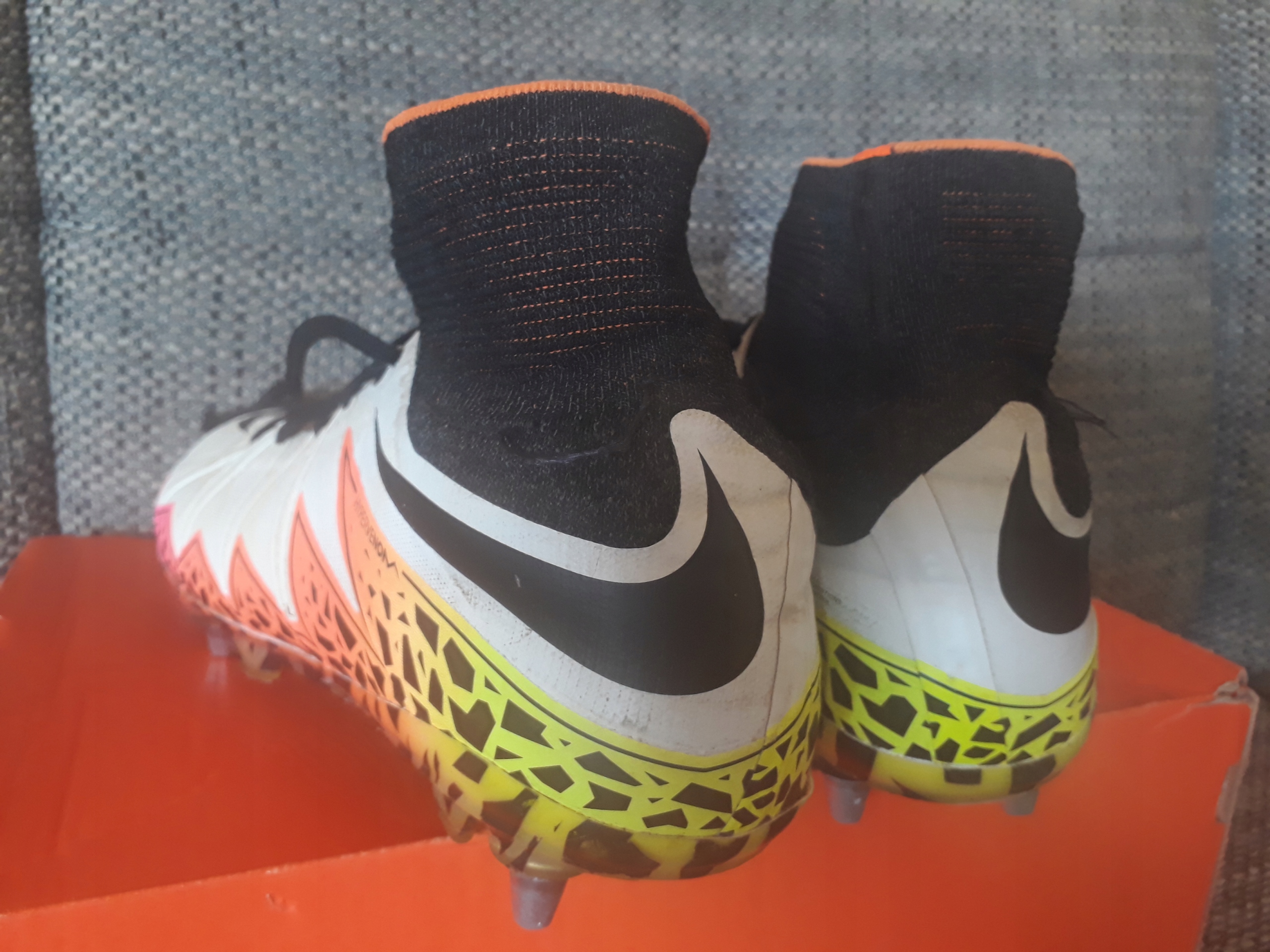 nike hypervenom phantom 3 elite low cut sale Up to 30