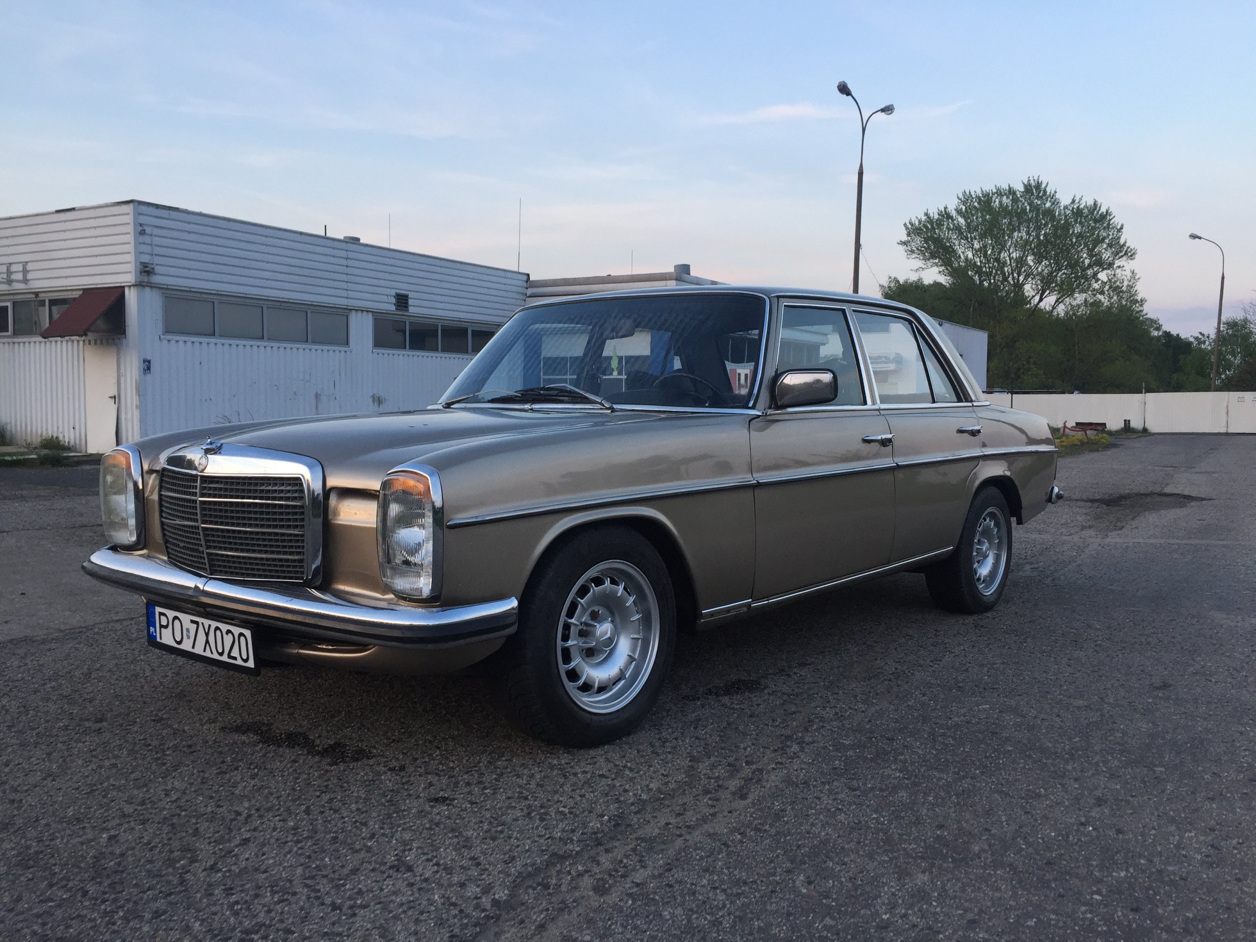 W115 мерседес фото