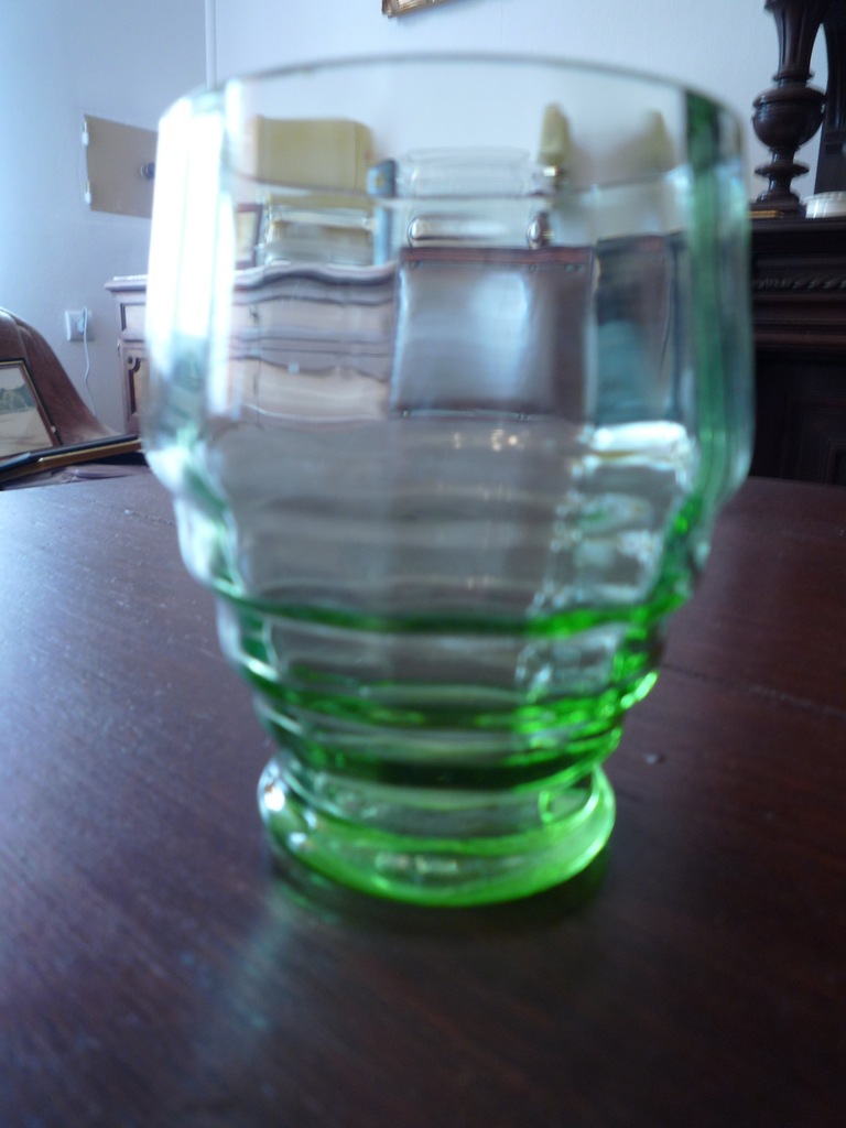 Uranowa szklanica