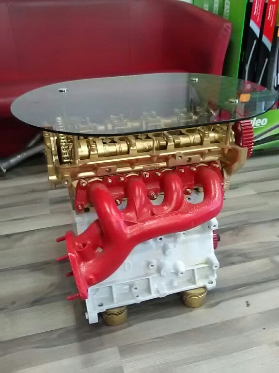Stolik z Silnika Audi