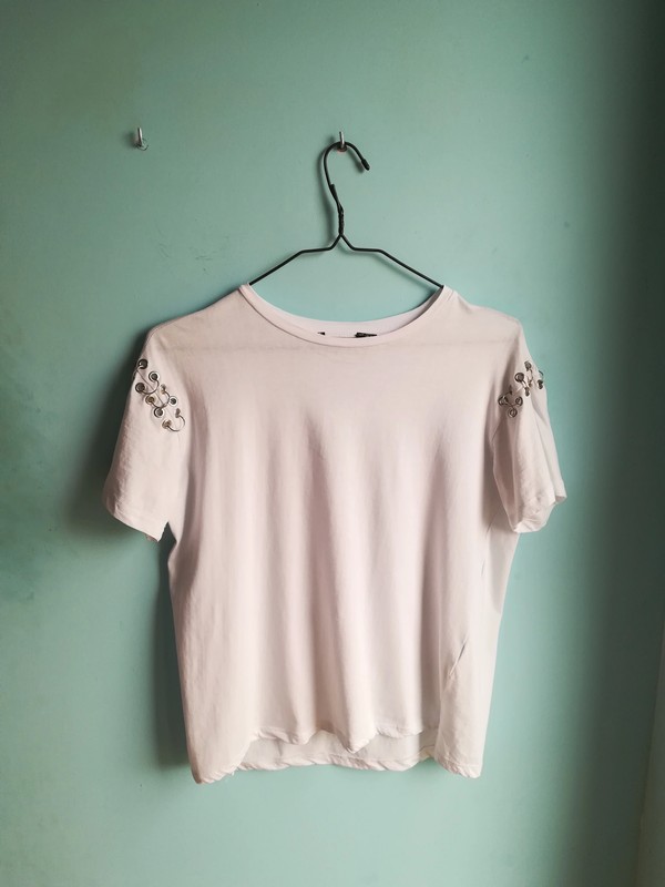 Boohoo T-shirt koszulka biała piercing basic 36 s