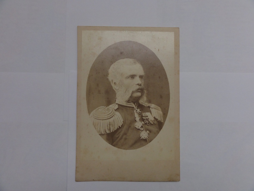 Zdjęcie kartonik oficer carski-odznaczenia