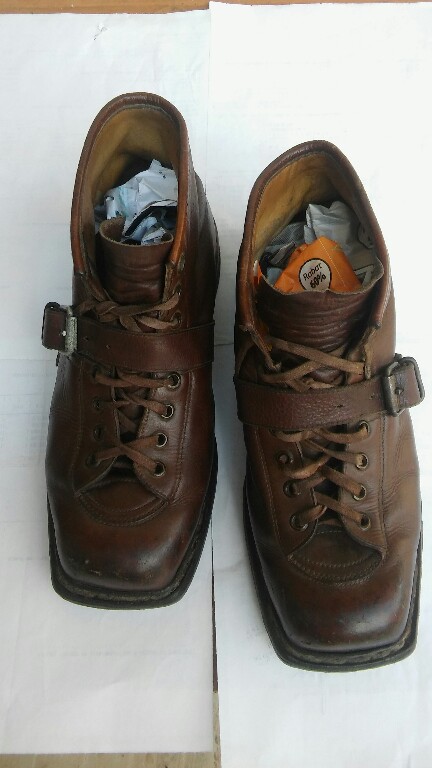 Dawne buty narciarskie