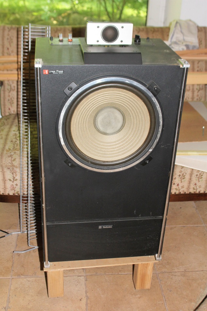 Technics SB-6000 40 - 20.000 Hz +/- 5dB. -6 Ohm