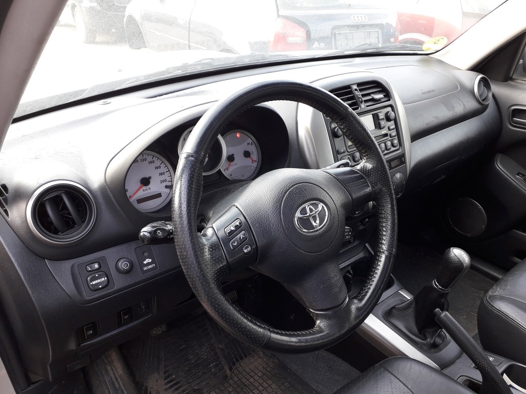 deska konsola kokpit toyota rav4 II europa airbag