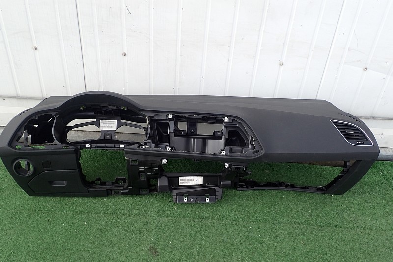 SEAT LEON III 5F KOKPIT KONSOLA DESKA ROZDZIELCZA