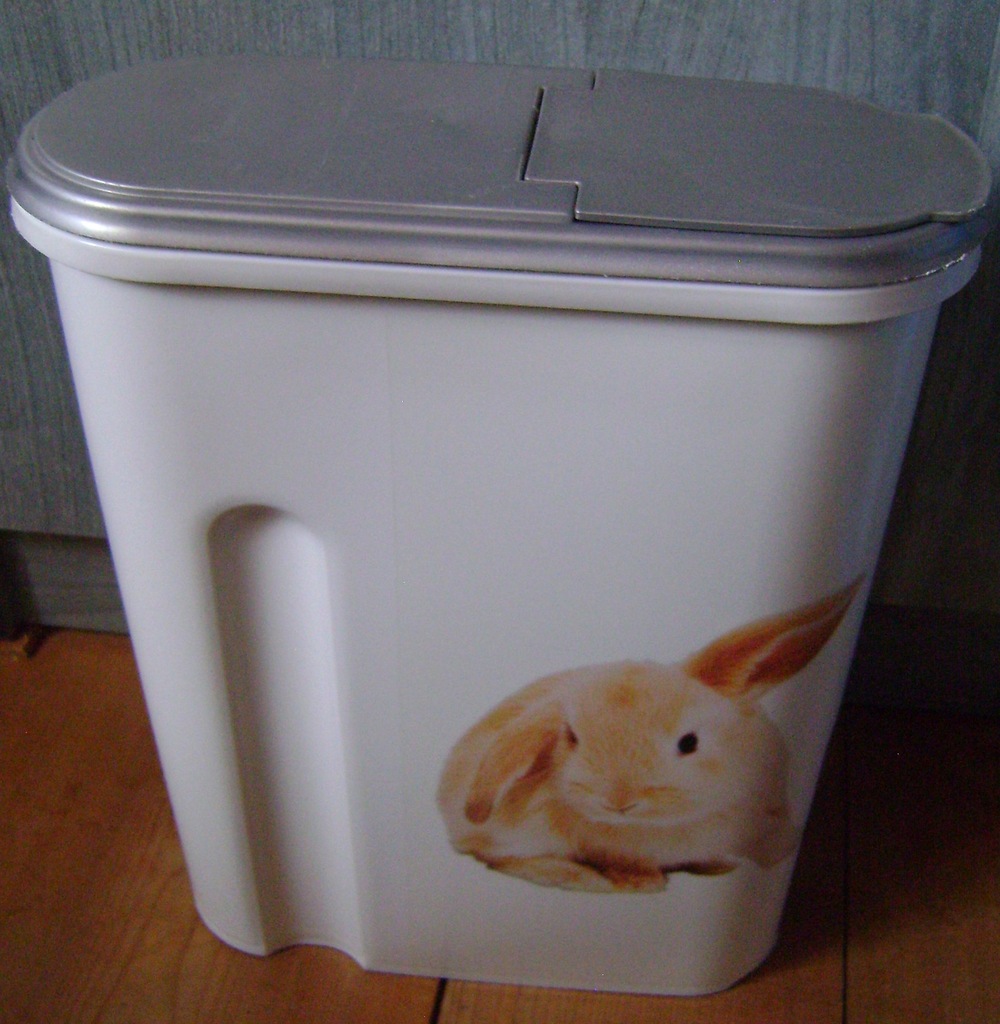 POJEMNIK NA KARMĘ KRÓLIK CURVER PETLIFE 1.5KG 4.5