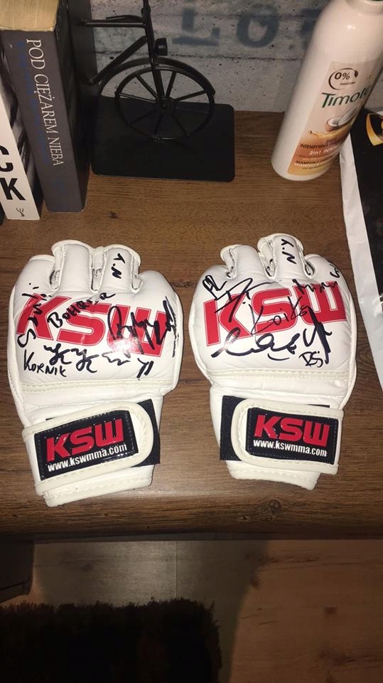 KSW RĘKAWICE DO MMA Z PODPISAMI ZAWODNIKÓW