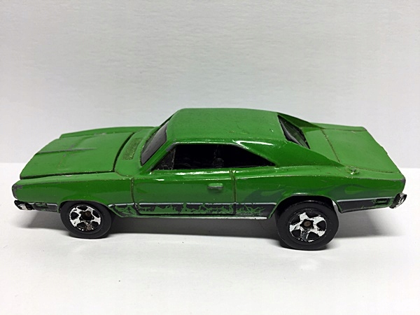 HOT WHEELS-69 DODGE CHARGER Z 2004 ROKU - 7104414835