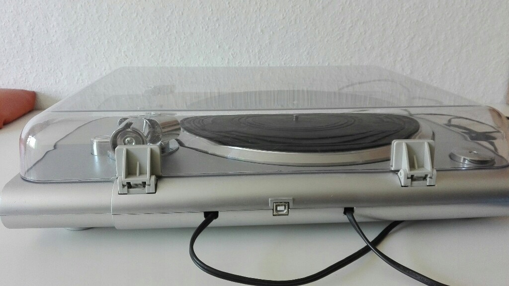 Gramofon Lenco model l-78 USB