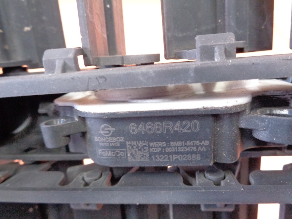 FOCUS MK3 Moduł żaluzji powietrza 6466R420