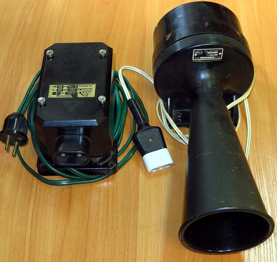 Buczek alarmowy (syrena) wraz z zasilaczem 240V AC