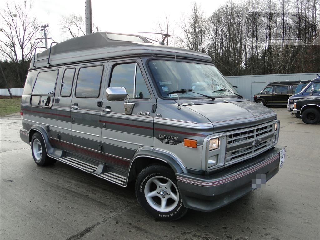 Chevrolet G20 6.2 kamper Turtle Top salonka