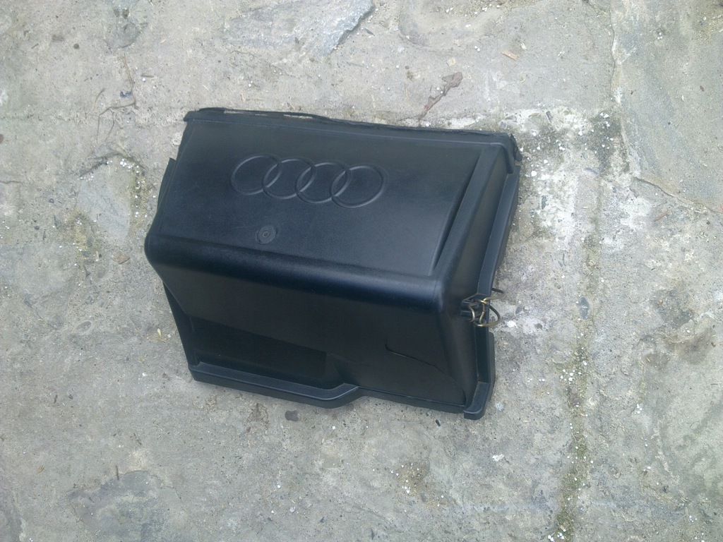 Osłona Pokrywa Akumulatora Audi 80 B4 Obudowa