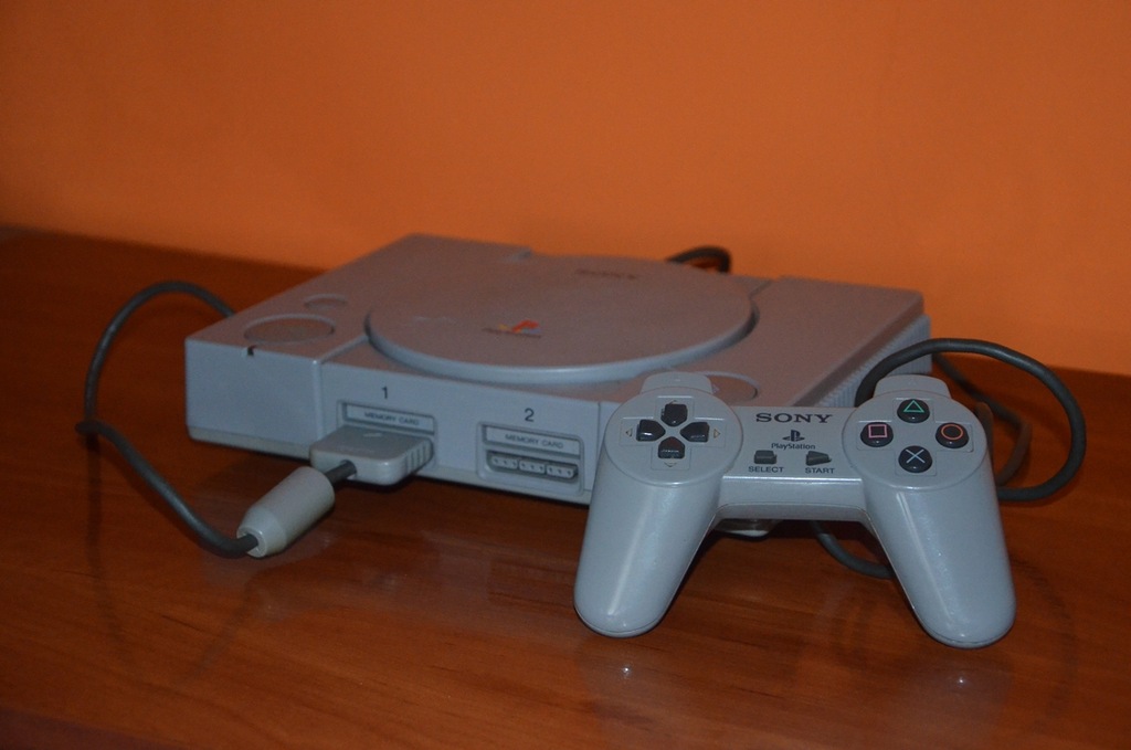 PlayStation PS1 (model SCPH-9002 | PAL) + pad