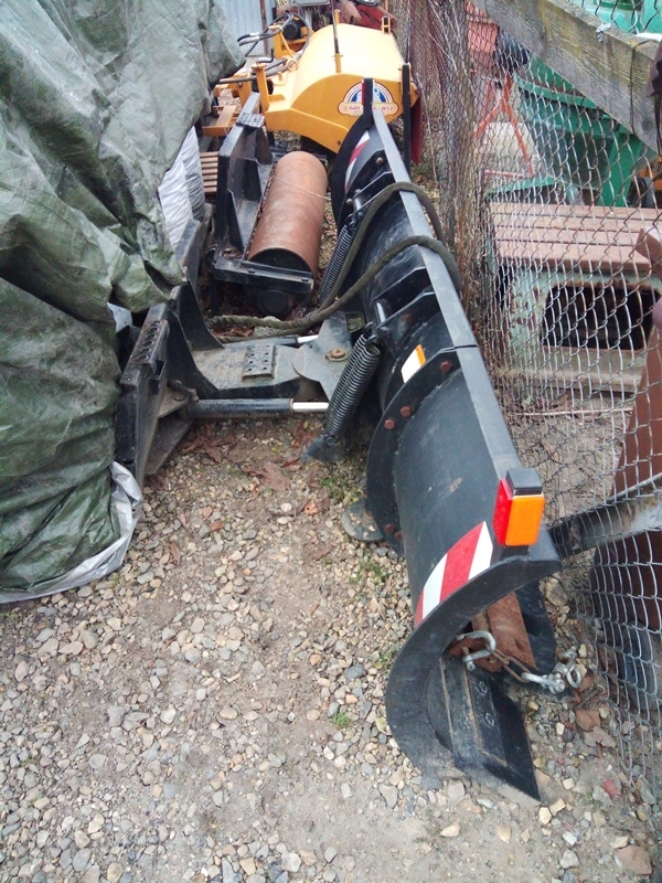 Osprzęt pług szczotka bobcat cat miniładowarka