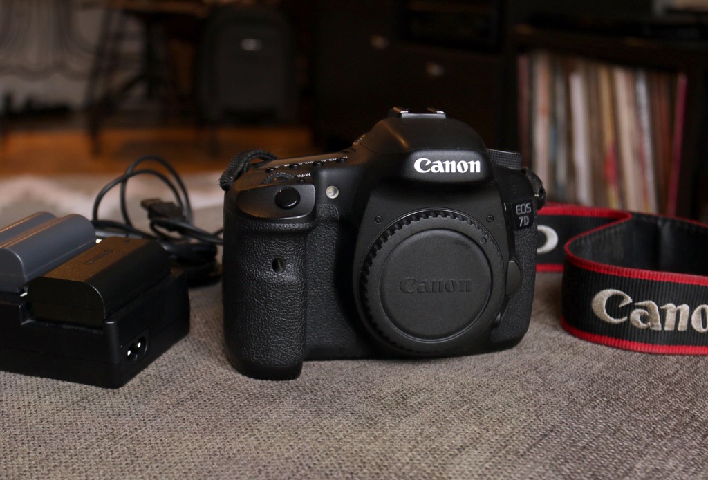 Canon 7D body + karty CF + Grip