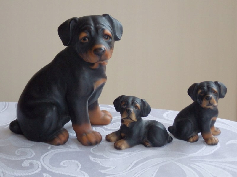 Urocze figurki pies psy Rottweiler Harvey Knox