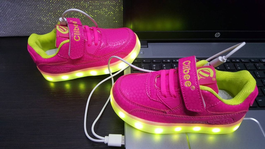 Buty Do Shuffle Dance Dla Dzieci DZIECIĘCE BUTY LED ŚWIECĄCE SHUFFLE DANCE P`18 r30 - 7324973163