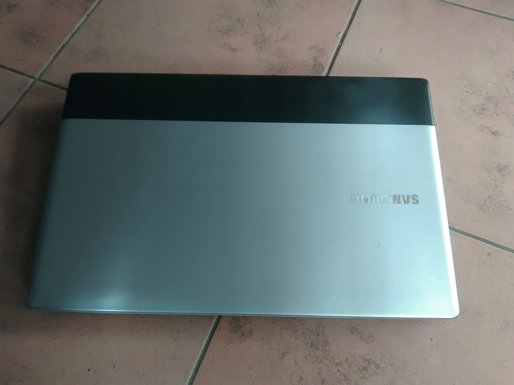 Laptop Samsung NP-RV720 17 cali ,i3-2,1GHz,4/50