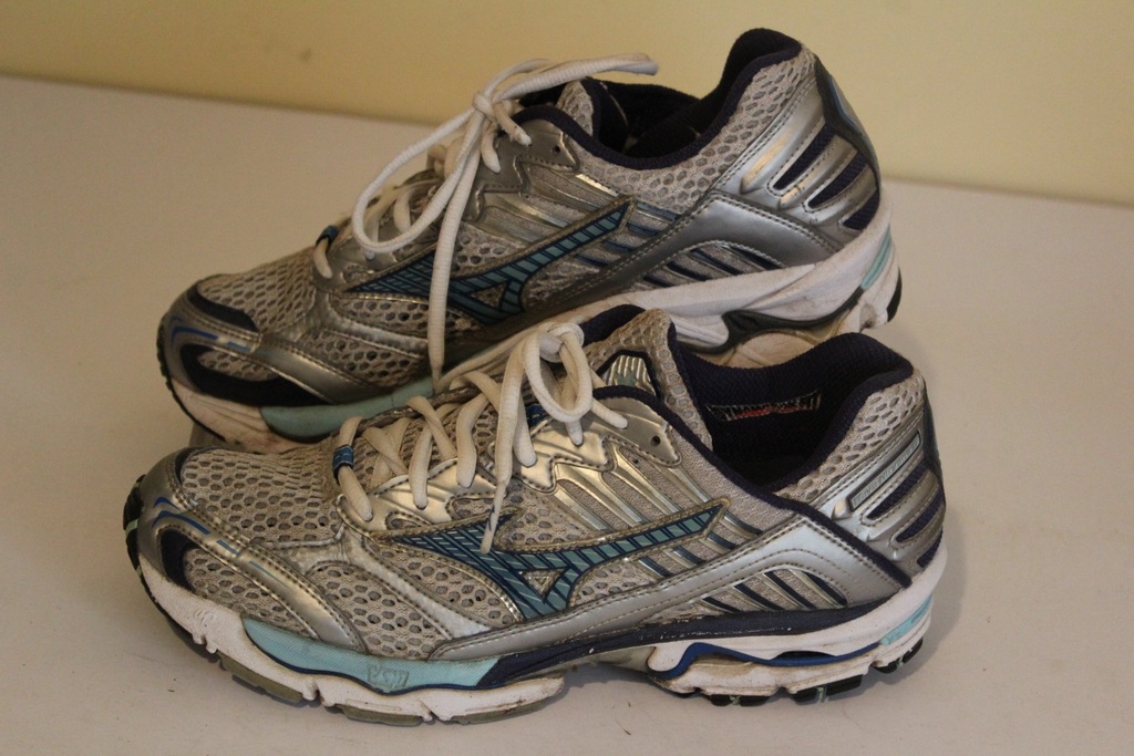mizuno wave nirvana 4