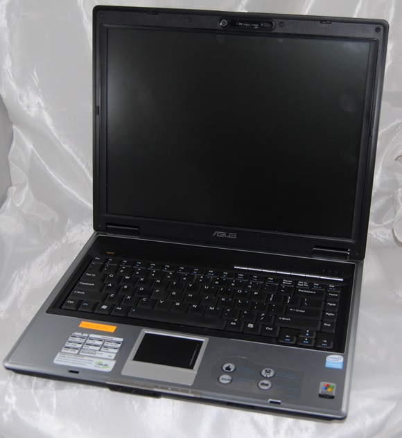 Laptop ASUS F2HF series Torba + myszka
