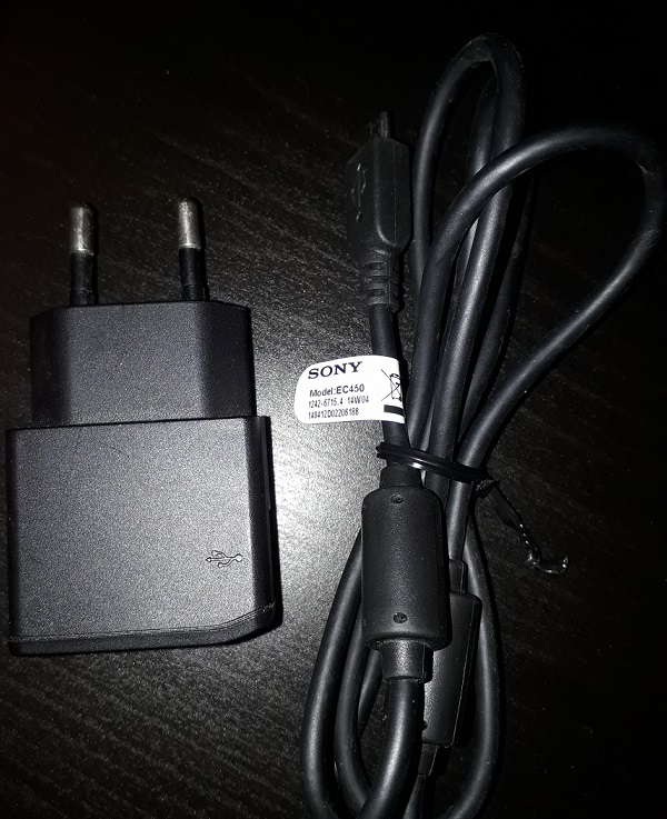 Ładowarka Sony Ericsson EP-800, - KABEL USB EC45