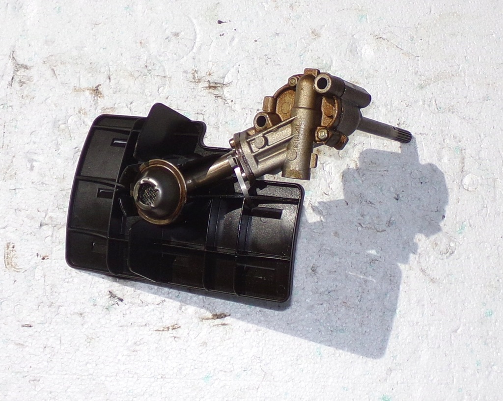 VW GOLF III SEAT IBIZA 2.0 POMPA OLEJU 051103623