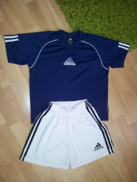 Sportowa koszulka i spodenki Adidas 138/140