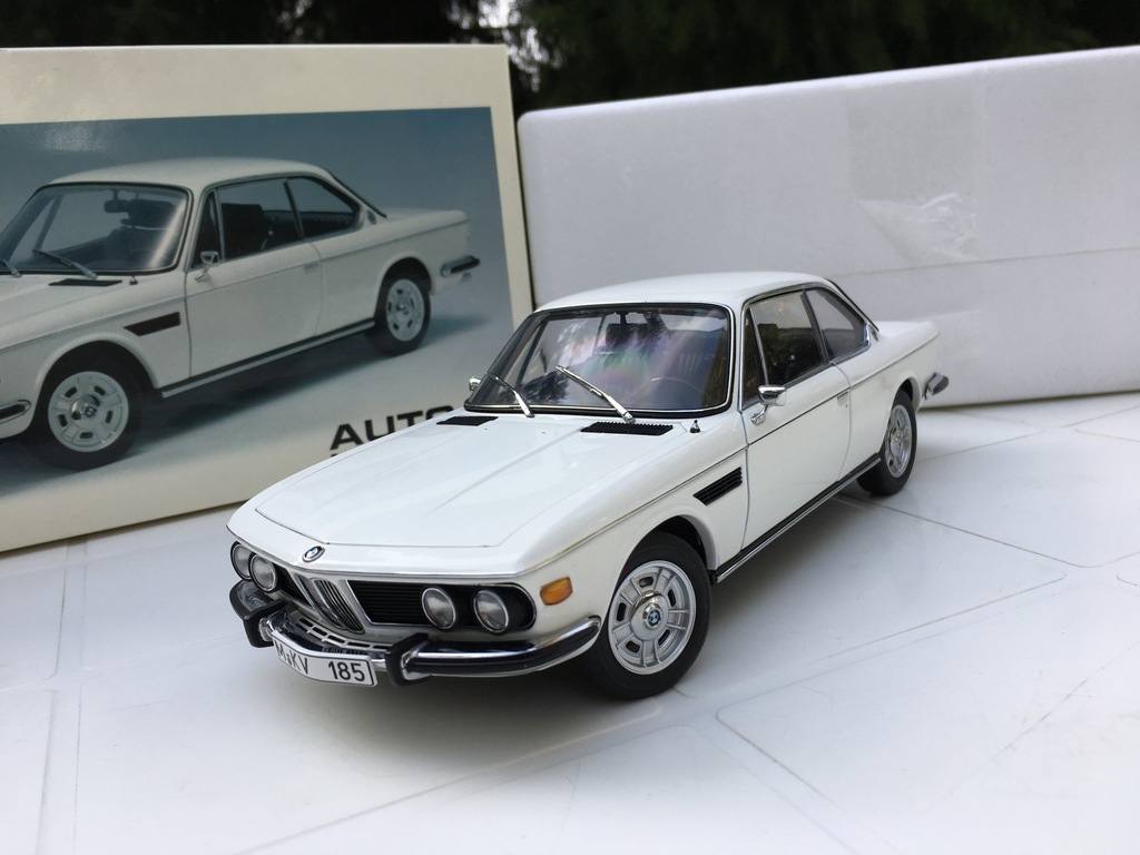 BMW 3.0 CSi (E9) White 1:18 AutoArt Millennium - 7049368642 - oficjalne  archiwum Allegro