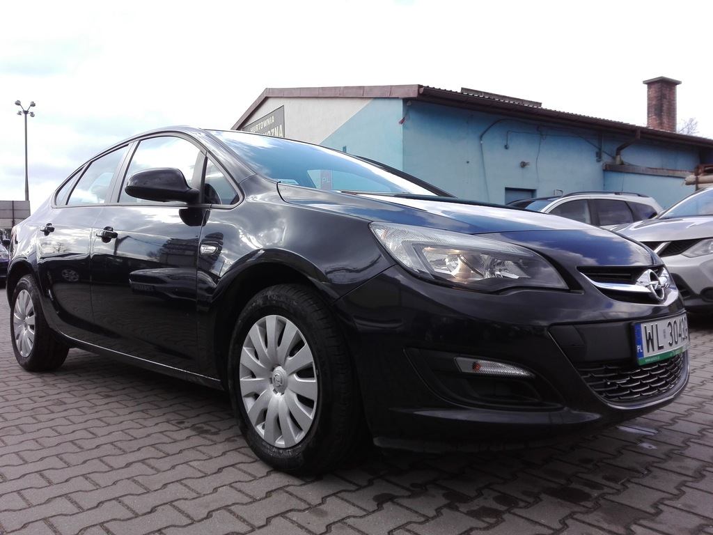 Opel astra salon