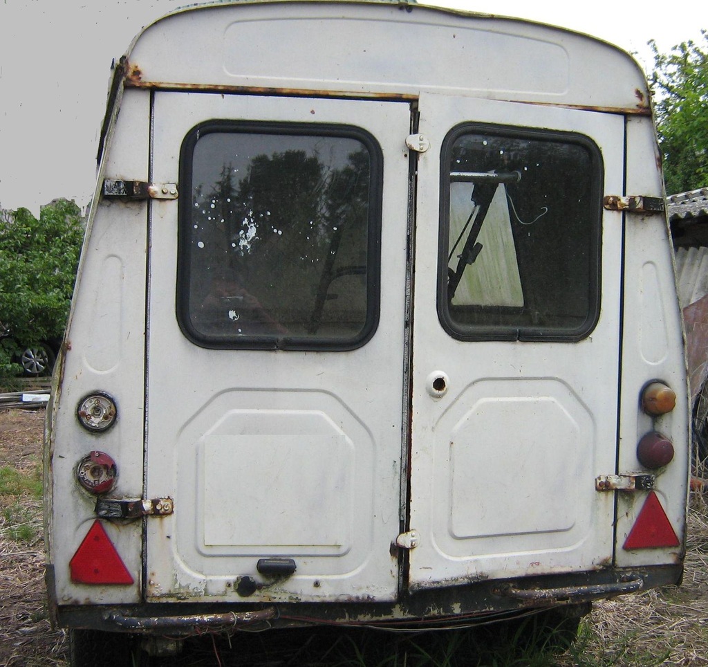 Syrena Bosto przyczepa przyczepka samochodowa