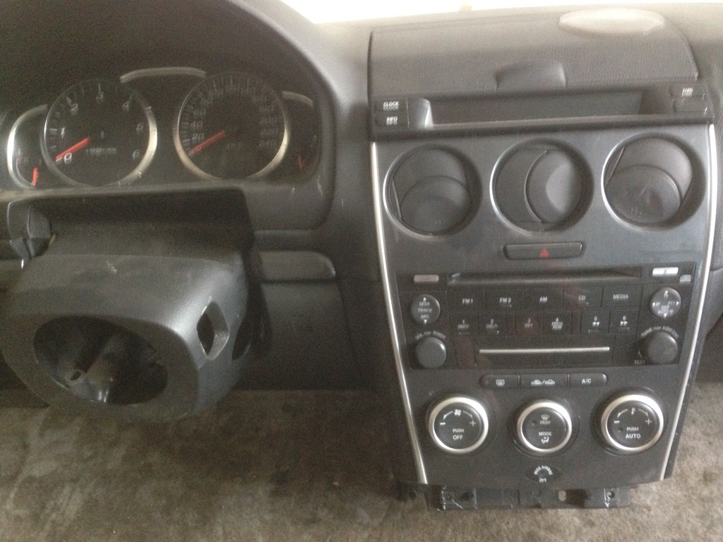 Deska rozdzielcza konsola kokpit Mazda 6 2007r